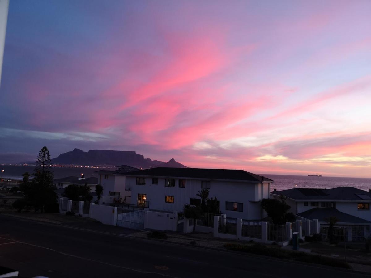 Seaside 3 Bed Unit With Views * Bloubergstrand