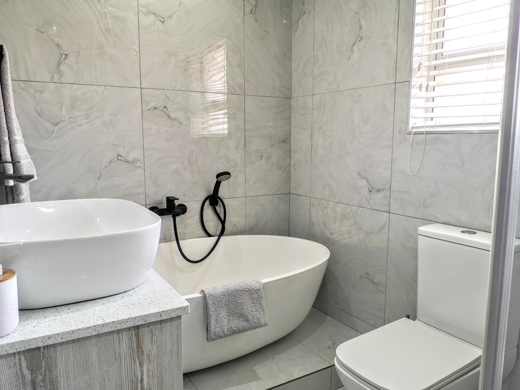 Seaside 3 Bed Unit With Views * Bloubergstrand