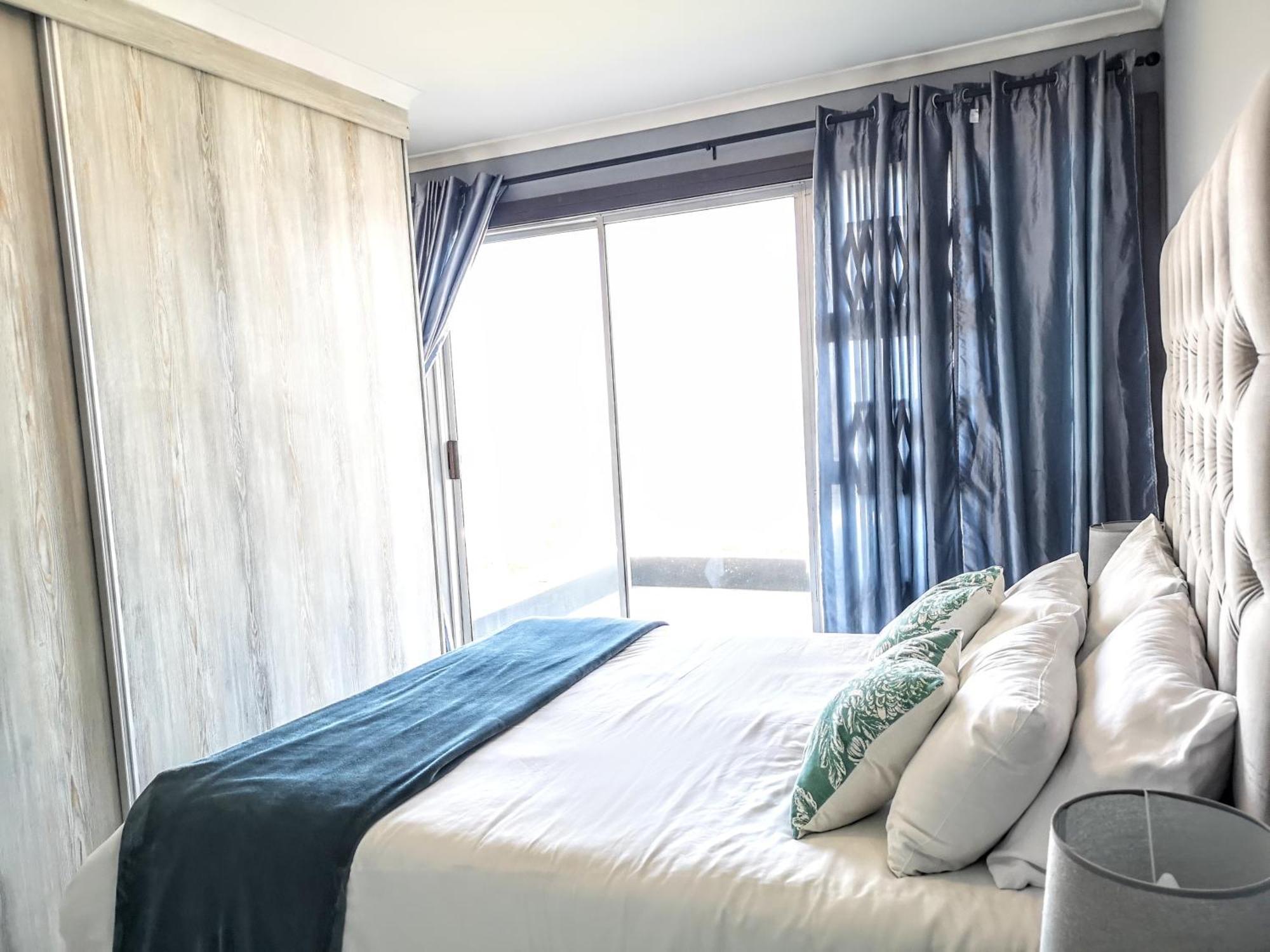 Seaside 3 Bed Unit With Views * Bloubergstrand